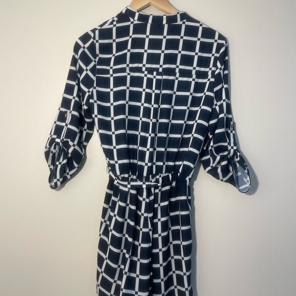 Papaya blue and white windowpane pattern romper, 3/4 sleeve size small - Picture 4 of 14